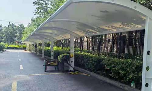 哈爾濱膜結(jié)構(gòu)車棚頂部污垢堆積因素有哪些？